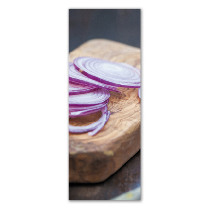 Υφασμάτινο αυτοκόλλητο ψυγείου που απεικονίζει κομμένες ροδέλες από κρεμμύδι πάνω σε ένα ξύλο κοπής.Είναι ανθεκτικό και κολλάει και ξεκολλάει εύκολα.Μπορείτε να μας ζητήσετε να εκτυπωθεί σε όποιες διαστάσεις θέλετε. Το θέμα προσαρμόζεται αναλογικά στις διαστάσεις που θέλετε.Το παράδειγμα που παρουσιάζουμε στην απομονωμένη εικόνα του θέματος αφορά ψυγείο με διαστάσεις 75cm πλάτος x 200cm ύψος.