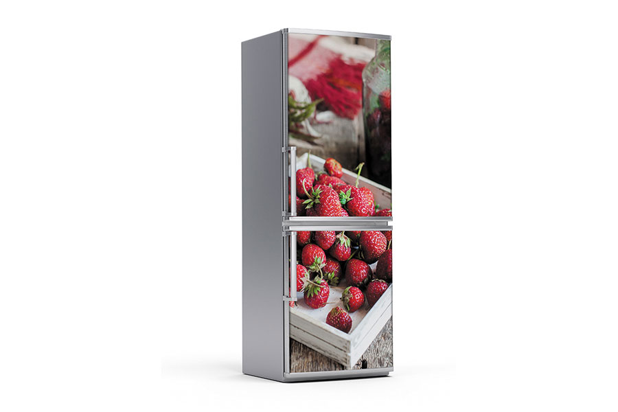 Υφασμάτινο αυτοκόλλητο ψυγείου που απεικονίζει φράουλες μέσα σε ξύλινο κουτί.Είναι ανθεκτικό και κολλάει και ξεκολλάει εύκολα.Μπορείτε να μας ζητήσετε να εκτυπωθεί σε όποιες διαστάσεις θέλετε. Το θέμα προσαρμόζεται αναλογικά στις διαστάσεις που θέλετε.Το παράδειγμα που παρουσιάζουμε στην απομονωμένη εικόνα του θέματος αφορά ψυγείο με διαστάσεις 75cm πλάτος x 200cm ύψος.