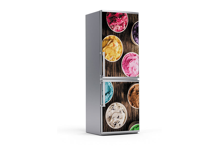 Υφασμάτινο αυτοκόλλητο ψυγείου που απεικονίζει διάφορα μπολ παγωτού με διάφορες γεύσεις σε σκούρο ξύλινο χρώμα.Είναι ανθεκτικό και κολλάει και ξεκολλάει εύκολα.Μπορείτε να μας ζητήσετε να εκτυπωθεί σε όποιες διαστάσεις θέλετε. Το θέμα προσαρμόζεται αναλογικά στις διαστάσεις που θέλετε.Το παράδειγμα που παρουσιάζουμε στην απομονωμένη εικόνα του θέματος αφορά ψυγείο με διαστάσεις 75cm πλάτος x 200cm ύψος.