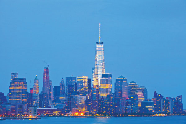 Προτάσεις για διακόσμησηΟ πίνακας σε καμβά ACMC-120 αποτελεί μια εξαιρετική επιλογή για τη διακόσμηση κάθε εσωτερικού χώρου, μεταφέροντας μια αίσθηση σύγχρονης κομψότητας και διαχρονικής αισθητικής. Οι αποχρώσεις του, συνδυασμένες με την αρχιτεκτονική θεματολογία, ταιριάζουν ιδανικά σε έναν μοντέρνο χώρος, δίνοντας μια φρέσκια νότα με ζωντανά και καθαρά σχήματα. Σε έναν κλασικό διακοσμημένο χώρο, ο πίνακας θα προσδώσει μια εντυπωσιακή αντιπαράθεση, ενώ σε μινιμαλιστικό περιβάλλον μπορεί να λειτουργήσει ως το επίκεντρο της προσοχής, αναδεικνύοντας την ευρύτητα και την ελευθερία που προσφέρει. Η παρουσία του μπορεί να προσθέσει μία διακριτική πολυτέλεια, αναδεικνύοντας τη σύγχρονη πόλη και την αρχιτεκτονική της.Λίγα λόγια για τον πίνακαΟ πίνακας ACMC-120 ανήκει στην κατηγορία Πόλεις και Αρχιτεκτονική και προσφέρει μια πλούσια παλέτα χρωμάτων που αναδεικνύει τη δομική πολυπλοκότητα της αστικής ζωής. Μέσα από την ψηφιακή εκτύπωση σε καμβά, οι λεπτομέρειες της αρχιτεκτονικής αναδεικνύονται με ακρίβεια, ενώ η χρήση φωτός και σκιάς προσδίδει βάθος και κίνηση στην εικόνα. Εδώ, η αρχιτεκτονική δεν αναπαριστάται απλώς, αλλά εξελίσσεται σε μια καλλιτεχνική δήλωση που προσκαλεί τον θεατή να διερευνήσει την πόλη πέρα από την επιφάνειά της.Η αρχιτεκτονική και αστική θεματολογία του πίνακα προκαλεί δέος και θαυμασμό, ανοίγοντας ένα διάλογο με τον θεατή σχετικά με την πολυσύνθετη σχέση μας με την πόλη. Προσφέρει μια αίσθηση ενέργειας και ζωντάνιας, καθώς οι πολυάριθμες λεπτομέρειες ζωντανεύουν μια πραγματικότητα γεμάτη ιστορίες. Κάθε γωνιά του πίνακα αφηγείται μια διαφορετική πτυχή της αστικής εμπειρίας, ενώ η ισορροπία στις αποχρώσεις δημιουργεί μια γαλήνια, αλλά και δυναμική ατμόσφαιρα που προσφέρει μια πνοή έμπνευσης και κινητοποίησης στον θεατή.Ψηφιακή εκτύπωση σε καμβά. Ο καμβάς είναι υψηλής ποιότητας, ειδικός για ψηφιακή εκτύπωση που αναδεικνύει τα χρώματα. Είναι ιδανικός για διακόσμηση εσωτερικών χώρων. Παραλαμβάνετε τον πίνακα με την ψηφιακή εκτύπωση καμβά, τελαρωμένο σε τελάρο από ανθεκτικό ξύλο 2εκ, στη διάσταση που θέλετε.