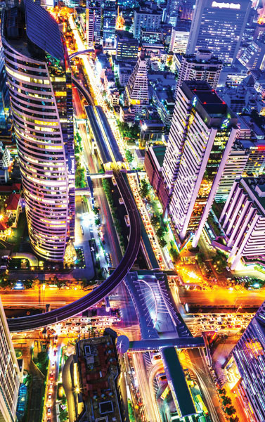 Προτάσεις για διακόσμησηΟ πίνακας σε καμβά ACMC-123 με θέμα τις πόλεις και την αρχιτεκτονική αποτελεί μια εξαιρετική προσθήκη στον διάκοσμο κάθε εσωτερικού χώρου. Χάρη στις λεπτομερείς απεικονίσεις και την αίσθηση αστικού τοπίου που αποπνέει, μπορεί να ενσωματωθεί άριστα σε ένα μοντέρνο περιβάλλον, προσθέτοντας δυναμισμό και κοσμοπολίτικο αέρα. Σε έναν κλασικό χώρο, ο πίνακας μπορεί να λειτουργήσει ως εντυπωσιακό αντίθετο στοιχείο, αναδεικνύοντας την αντίθεση παλαιού και νέου. Στα μινιμαλιστικά σπίτια, η διακριτική παλέτα του και οι λεπτές γραμμές του εμπλουτίζουν την απλότητα με αστική εκλέπτυνση.Λίγα λόγια για τον πίνακαΟ πίνακας σε καμβά ACMC-123 είναι ένας ύμνος στις μεγάλες πόλεις και την μοντέρνα αρχιτεκτονική. Η τεχνική φωτογραφίας αναδεικνύει τις υφολογικές λεπτομέρειες των κτηρίων, ενώ οι ανάλαφρες αποχρώσεις και το παιχνίδι του φωτός προσδίδουν μια ζωντάνια σε κάθε στοιχείο του τοπίου. Η χρήση του φυσικού φωτός και των σκιών δημιουργεί μια αίσθηση βάθους που μαγνητίζει το βλέμμα και ενθαρρύνει τον παρατηρητή να ανακαλύψει κάθε λεπτομέρεια.Ο πίνακας ACMC-123 προσφέρει την αίσθηση μιας ατέρμονης εξερεύνησης στις αστικές δομές και το σύγχρονο τρόπο ζωής. Η σύνθεση προκαλεί στον θεατή σκέψεις για την ανθρώπινη επιμονή, την τεχνολογική πρόοδο και την αισθητική των αστικών κέντρων. Μεταφέρει μια βαθιά αίσθηση θαυμασμού για την πολυπλοκότητα των πόλεων, διατηρώντας παράλληλα μια γοητεία που εμπνέει. Αυτή η αίσθηση αντίφασης και εξέλιξης μπορεί να ενεργεί ως καθημερινή υπενθύμιση της ποικιλομορφίας και του δυναμισμού που κατέχουν οι σύγχρονες κοινωνίες.Ψηφιακή εκτύπωση σε καμβά. Ο καμβάς είναι υψηλής ποιότητας, ειδικός για ψηφιακή εκτύπωση που αναδεικνύει τα χρώματα. Είναι ιδανικός για διακόσμηση εσωτερικών χώρων. Παραλαμβάνετε τον πίνακα με την ψηφιακή εκτύπωση καμβά, τελαρωμένο σε τελάρο από ανθεκτικό ξύλο 2εκ, στη διάσταση που θέλετε.