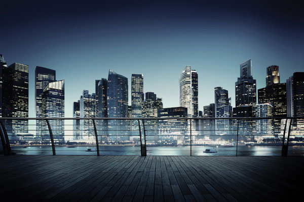 Προτάσεις για διακόσμησηΟ πίνακας σε καμβά ACMC-180 απεικονίζει εξαιρετικά τη μαγεία της αστικής ζωής και αποτελεί ιδανική επιλογή για διάφορα στυλ διακόσμησης. Σε έναν μοντέρνο χώρο, μπορεί να προσθέσει ένα δυναμικό στοιχείο, συνδυάζοντας αστικό χαρακτήρα με κομψότητα. Για έναν κλασικό χώρο, η λεπτομερής αρχιτεκτονική φιγούρα μπορεί να προσθέσει μια αίσθηση ιστορικής αξίας και πολιτισμικού πλούτου. Σε ένα μινιμαλιστικό περιβάλλον, οι ανεπαίσθητες αποχρώσεις του μπορούν να τονίσουν την απλότητα και την καθαρότητα του χώρου χωρίς να επισκιάζουν το λοιπό ντεκόρ.Λίγα λόγια για τον πίνακαΟ πίνακας σε καμβά ACMC-180 καταφέρνει να αιχμαλωτίσει τη ουσία και τη δομή της σύγχρονης αρχιτεκτονικής με τις καθαρές γραμμές και τις έντονες αντιθέσεις του. Χαρακτηρίζεται από μια φωτογραφική ρεαλιστική προσέγγιση, όπου κάθε στοιχείο είναι σαφώς καθορισμένο, αναδεικνύοντας την ακρίβεια και τη λεπτομέρεια της αρχιτεκτονικής τέχνης. Τα κυρίαρχα χρώματα περιλαμβάνουν αποχρώσεις του γκρι και του μπλε, προσδίδοντας στο έργο μια αίσθηση τρισδιάστατης απεικόνισης και βάθους.Η φωτογραφία δημιουργεί μια αίσθηση ανακάλυψης και περιέργειας, καθώς αποκαλύπτει την όψη των πόλεων μέσα από μια νέα οπτική γωνία. Η πολυπλοκότητα της αστικής τούβλινης δόμησης μεταφέρει μια βαθιά αίσθηση της ανθρώπινης δημιουργικότητας και του αστικού πολιτισμού. Η σύνθεση προσκαλεί τον θεατή να εξερευνήσει τις μορφές και τις υφές, προκαλώντας σκέψεις για τη ζωή, την εξέλιξη και τις δυνατότητες του ανθρώπινης κατασκευής. Η αλληλεπίδραση των φωτισμένων και σκιασμένων επιφανειών προσθέτει στην αίσθηση της ζωντάνιας και του ρυθμού που χαρακτηρίζει τη ζωή στην πόλη.Ψηφιακή εκτύπωση σε καμβά. Ο καμβάς είναι υψηλής ποιότητας, ειδικός για ψηφιακή εκτύπωση που αναδεικνύει τα χρώματα. Είναι ιδανικός για διακόσμηση εσωτερικών χώρων. Παραλαμβάνετε τον πίνακα με την ψηφιακή εκτύπωση καμβά, τελαρωμένο σε τελάρο από ανθεκτικό ξύλο 2εκ, στη διάσταση που θέλετε.