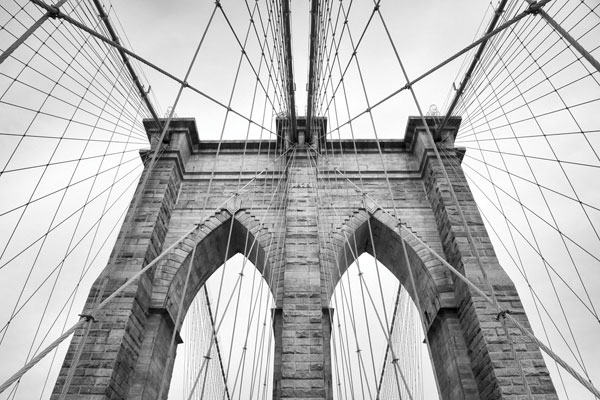 Προτάσεις για διακόσμησηΟ πίνακας σε καμβά ARC-025 ενσωματώνει την αστική κομψότητα και τον μοντέρνο σχεδιασμό, καθιστώντας τον ιδανικό για διάφορα στυλ διακόσμησης. Σε έναν μοντέρνο χώρο, μπορεί να λειτουργήσει ως κεντρικό στοιχείο στο σαλόνι ή στο γραφείο, προσθέτοντας μια πνοή αρχιτεκτονικού ενδιαφέροντος. Σε ένα μινιμαλιστικό περιβάλλον, οι λεπτομέρειες της πόλης και οι γεωμετρικές μορφές του πίνακα προσδίδουν βάθος και διάσταση χωρίς να βαραίνουν την αισθητική απλότητα. Ένας κλασικός χώρος θα επωφεληθεί από την κομψή αντίθεση και τις εντυπωσιακές προοπτικές του έργου, αναδεικνύοντας την διαχρονικότητα της πόλης.Λίγα λόγια για τον πίνακαΟ ARC-025 ανήκει στην κατηγορία Πόλεις και Αρχιτεκτονική, αποτυπώνοντας με μοναδικό τρόπο τη μεγαλοπρέπεια και την πολυπλοκότητα της αστικής ζωής. Τα επιβλητικά κτίρια και οι δυναμικές γραμμές μεταφέρουν την αίσθηση της κίνησης και της ζωντάνιας. Το έργο χρησιμοποιεί απαλά και θερμά χρώματα που εξισορροπούν τις ψυχρές αποχρώσεις του μετάλλου και του γυαλιού, δημιουργώντας μια αίσθηση αρμονίας. Η λεπτομερής απεικόνιση και οι ευχάριστες αντιθέσεις φωτεινότητας προσφέρουν μια καθηλωτική εμπειρία στον θεατή.Ο πίνακας ARC-025 δημιουργεί μια αίσθηση ηρεμίας και νοσταλγίας, μεταφέροντας την πολυσύνθετη ιστορία της πόλης που απεικονίζεται. Η προσεκτική ισορροπία μεταξύ φωτός και σκιάς προσδίδει βάθος και δυναμική στο έργο, κάνοντάς το συναρπαστικό και ζωντανό. Η επαναλαμβανόμενη θεματική των αστικών τοπίων προσκαλεί τον θεατή να σκεφτεί πάνω στη σχέση του ανθρώπου με το περιβάλλον του, και την συνεχή εξέλιξη του αστικού ιστού.Ψηφιακή εκτύπωση σε καμβά. Ο καμβάς είναι υψηλής ποιότητας, ειδικός για ψηφιακή εκτύπωση που αναδεικνύει τα χρώματα. Είναι ιδανικός για διακόσμηση εσωτερικών χώρων. Παραλαμβάνετε τον πίνακα με την ψηφιακή εκτύπωση καμβά, τελαρωμένο σε τελάρο από ανθεκτικό ξύλο 2εκ, στη διάσταση που θέλετε.