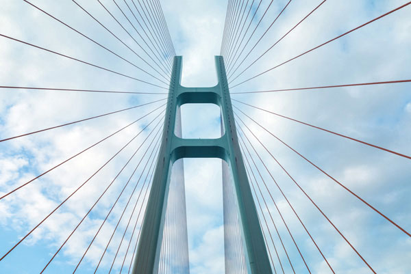 Προτάσεις για διακόσμησηΟ πίνακας σε καμβά BRI-088 αποτελεί μια εξαιρετική επιλογή για τον εμπλουτισμό διαφόρων στυλ διακόσμησης. Με τη θεματολογία της αστικής αρχιτεκτονικής, μπορεί να ενσωματωθεί σε ένα μοντέρνο σαλόνι, προσφέροντας έναν αστικό αέρα και ζωντάνια στον χώρο. Οι καθαρές γραμμές και η εντυπωσιακή θέα της πόλης ταιριάζουν επίσης ιδανικά σε μινιμαλιστικούς χώρους, ενώ μπορούν να προσφέρουν μία κομψή αντίθεση σε πιο κλασικά περιβάλλοντα. Ο πίνακας, με τις ασπρόμαυρες αποχρώσεις του, τονίζει κάθε εσωτερική διακόσμηση με κομψότητα και διακριτικότητα.Λίγα λόγια για τον πίνακαΟ τεχνοτροπικός χαρακτήρας της φωτογραφίας BRI-088 δημιουργεί ένα σύγχρονο αρχιτεκτονικό τοπίο, όπου κυριαρχούν οι γεωμετρικές μορφές και οι αστικές σκηνές. Η φωτογραφία εξετάζει τη σχέση του ανθρώπου με το αστικό περιβάλλον, ενσωματώνοντας έναν ατμοσφαιρικό φωτισμό που αναδεικνύει τις σκιές και τις διαστάσεις των κτιρίων. Ο βαθύς φωτισμός και οι απαλές υφές επιτυγχάνουν μια τέλεια ισορροπία, προσδίδοντας μια εντυπωσιακή αίσθηση βάθους και αμεσότητας.Η φωτογραφία BRI-088 μεταφέρει μια βαθιά αίσθηση θαυμασμού για την αρχιτεκτονική, αναδεικνύοντας την επιβλητικότητα και την πολυπλοκότητά της. Η επιδέξια χρήση του φωτός προσθέτει μια αίσθηση μυστηρίου, προκαλώντας τον θεατή να ταξιδέψει με τη φαντασία του στο σημείο λήψης. Αυτός ο πίνακας δημιουργεί έναν διάλογο με τον θεατή, διεγείροντας το ενδιαφέρον του και ενθαρρύνοντάς τον να εξερευνήσει τη σχέση του με το αστικό τοπίο.Ψηφιακή εκτύπωση σε καμβά. Ο καμβάς είναι υψηλής ποιότητας, ειδικός για ψηφιακή εκτύπωση που αναδεικνύει τα χρώματα. Είναι ιδανικός για διακόσμηση εσωτερικών χώρων. Παραλαμβάνετε τον πίνακα με την ψηφιακή εκτύπωση καμβά, τελαρωμένο σε τελάρο από ανθεκτικό ξύλο 2εκ, στη διάσταση που θέλετε.