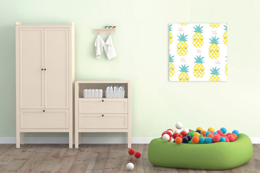 Πίνακας σε καμβά για παιδικό δωμάτιο, με παιδικά σχέδια σε αφηρημένο στυλ, σε μοντέρνα διακόσμηση.