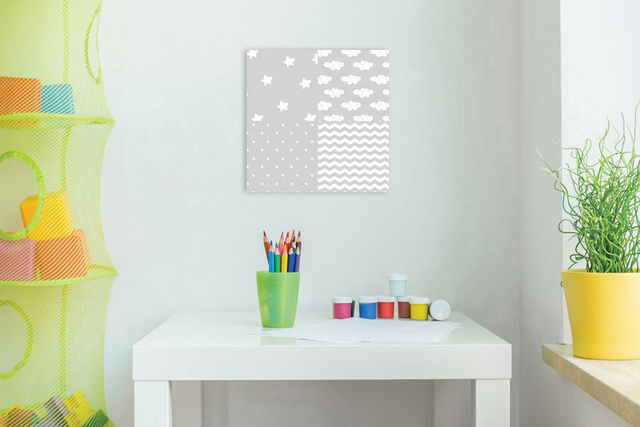 Πίνακας σε καμβά για παιδικό δωμάτιο, με χρωματιστές παιδικές εικόνες σε ρεαλιστικό στυλ, κατάλληλος για μοντέρνα διακόσμηση.