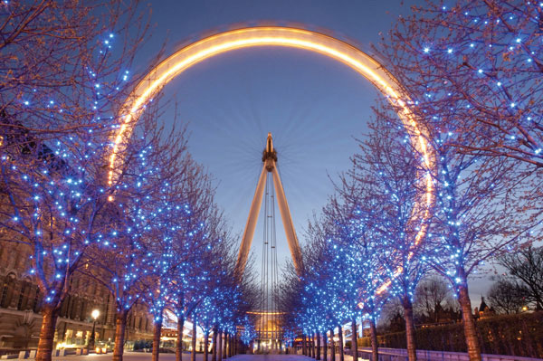 Προτάσεις για διακόσμησηΟ πίνακας σε καμβά CIE-092 μπορεί να προσφέρει μοναδικές προοπτικές για τη διακόσμηση του χώρου σας, ειδικά όσον αφορά τους λάτρεις της αρχιτεκτονικής και της αστικής ζωής. Οι γήινες αποχρώσεις του και οι δομημένες γραμμές του είναι ιδανικές για έναν μοντέρνο ή μινιμαλιστικό χώρο, επιτρέποντας στον πίνακα να αποτελέσει το κεντρικό σημείο προσοχής. Σε έναν κλασικό χώρο, μπορεί να τοποθετηθεί επάνω από ένα ξύλινο γραφείο ή βιβλιοθήκη, δίνοντας μια νέας εποχής εμφάνιση ενώ διατηρεί την κομψότητα. Επιπλέον, η συγκεκριμένη απεικόνιση μπορεί να ενσωματωθεί με επιτυχία σε βιομηχανικούς χώρους, δημιουργώντας μια ατμόσφαιρα αστικής δυναμικής.Λίγα λόγια για τον πίνακαΗ CIE-092 αποτελεί μια φωτογραφική απεικόνιση της πόλης κατά την οποία η αρχιτεκτονική αναδεικνύεται με εντυπωσιακές λεπτομέρειες. Τα τεχνικά χαρακτηριστικά της φωτογραφίας αναδεικνύουν την δομή και την γεωμετρία των αστικών γραμμών, προσφέροντας μια καθαρή παρατήρηση της αρχιτεκτονικής. Η ισορροπημένη χρήση του φωτός και των σκιάσεων δημιουργεί ένα μοναδικό παιχνίδι που προσφέρει διάσταση και βάθος στην εικόνα, συμβολίζοντας την καθημερινότητα της ζωής στην πόλη. Η παλέτα χρωμάτων περιλαμβάνει γήινους τόνους με έντονες αντιθέσεις, δίνοντας έμφαση στα κτίρια και δημιουργώντας ένα αίσθημα ισορροπίας και αρμονίας.Η φωτογραφία CIE-092 αποτυπώνει την πολυπλοκότητα και την πολυμορφία της αστικής ζωής, προσκαλώντας τον θεατή να εξερευνήσει τις λεπτομέρειες της εικόνας και να αισθανθεί τη ζωντάνια των κτισμάτων. Μεταφέρει μια βαθιά αίσθηση δέους, ταυτόχρονα με τη σκέψη του ατόμου που ζει και κινείται μέσα σε αυτό το περιβάλλον. Το καλλιτεχνικό στυλ αυτής της φωτογραφίας δίνει στον θεατή την ευκαιρία να συνδεθεί συναισθηματικά, επαναφέροντας εικόνες και αισθήματα από προσωπικές αστικές περιηγήσεις και εμπειρίες.Ψηφιακή εκτύπωση σε καμβά. Ο καμβάς είναι υψηλής ποιότητας, ειδικός για ψηφιακή εκτύπωση που αναδεικνύει τα χρώματα. Είναι ιδανικός για διακόσμηση εσωτερικών χώρων. Παραλαμβάνετε τον πίνακα με την ψηφιακή εκτύπωση καμβά, τελαρωμένο σε τελάρο από ανθεκτικό ξύλο 2εκ, στη διάσταση που θέλετε.