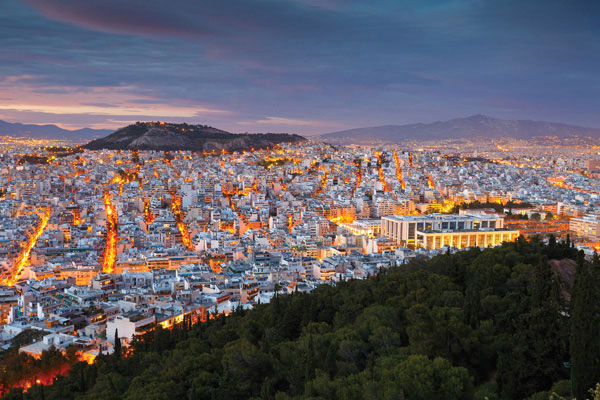 Προτάσεις για διακόσμησηΟ πίνακας σε καμβά CIE-131 μπορεί να προσθέσει μια κομψή και σύγχρονη αίσθηση σε κάθε εσωτερικό χώρο. Με τη θεματική του σχετικά με πόλεις και αρχιτεκτονική, προσδίδει μια αίσθηση αστικού μοντερνισμού που ταιριάζει απόλυτα σε μινιμαλιστικά και μοντέρνα στυλ διακόσμησης. Το μοτίβο με την επιβλητική όψη της πόλης τον καθιστά επίσης ιδανικό για σοφιστικέ, κλασικούς χώρους, όπου αναδεικνύεται η γεωμετρία και η συμμετρία στην αρχιτεκτονική. Τα χρώματα του πίνακα μπορούν να φωτίσουν ένα δωμάτιο, προσφέροντας ταυτόχρονα βάθος και χαρακτήρα.Λίγα λόγια για τον πίνακαΗ ψηφιακή εκτύπωση του πίνακα CIE-131 είναι ένα εξαιρετικό παράδειγμα μοντέρνας αρχιτεκτονικής τέχνης. Το θέμα επικεντρώνεται στην αστική ζωή και τον σχεδιασμό μιας σύγχρονης πόλης, τονίζοντας τη γεωμετρική κομψότητα των κτιρίων. Οι λεπτομέρειες στη φωτογραφία επισημαίνουν την ακρίβεια και την καθαρότητα των γραμμών, ενώ η χρήση του φωτός αναδεικνύει τις σκιές και τις υφές, παρέχοντας μια δυναμική αίσθηση κίνησης. Ο συνδυασμός κρύων και ζεστών χρωμάτων δημιουργεί μια ισορροπημένη αντίθεση που προσελκύει το βλέμμα και τον μυαλό του θεατή, προκαλώντας το στοχασμό.Ο πίνακας CIE-131 δημιουργεί μια αίσθηση σύγχρονης ζωής και κομψής φύσης, που μπορεί να αποδώσει μια αίσθηση δέους και προοπτικής. Η περιγραφόμενη πόλη φαίνεται να ζει και να αναπνέει, προκαλώντας μια αίσθηση προσμονής και περιπέτειας στο θέατη. Σε κάθε λεπτομέρεια του έργου, από τις ανακλαστικές επιφάνειες των κτιρίων μέχρι τον γαλήνιο ουρανό, υπάρχει μία υφέρπουσα δυναμική η οποία συνδέεται συναισθηματικά με τον θεατή, εμπνέοντάς τον με όνειρα και φιλοδοξίες.Ψηφιακή εκτύπωση σε καμβά. Ο καμβάς είναι υψηλής ποιότητας, ειδικός για ψηφιακή εκτύπωση που αναδεικνύει τα χρώματα. Είναι ιδανικός για διακόσμηση εσωτερικών χώρων. Παραλαμβάνετε τον πίνακα με την ψηφιακή εκτύπωση καμβά, τελαρωμένο σε τελάρο από ανθεκτικό ξύλο 2εκ, στη διάσταση που θέλετε.