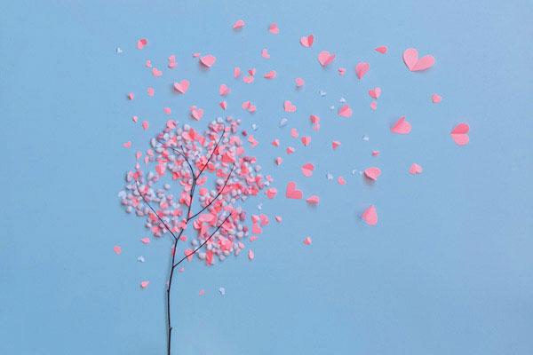 Προτάσεις για διακόσμησηΟ εντυπωσιακός πίνακας σε καμβά FAN-088 αποτελεί ιδανική επιλογή για πολλαπλά στυλ διακόσμησης. Με την κατηγορία Φαντασία να τον προδιαθέτει για χώρους που αναζητούν το αναπάντεχο, μπορεί να ενταχθεί αρμονικά σε μοντέρνο περιβάλλον, ενισχύοντας τη δυναμική αισθητική του. Σε ένα κλασικό χώρο, η ένταση των χρωμάτων του μπορεί να προσφέρει μια ενδιαφέρουσα αντίθεση, ενώ σε μινιμαλιστικά σκηνικά, το έργο αναδεικνύεται ως το κεντρικό στοιχείο, προκαλώντας τον παρατηρητή σε ενδοσκόπηση και αναστοχασμό.Λίγα λόγια για τον πίνακαΟ πίνακας FAN-088 αποπνέει έναν αέρα μυστηρίου, παραπέμποντας σε παραμυθένια τοπία φαντασίας. Τα χρώματα που κυριαρχούν είναι βαθιά, μείγματα μπλε και πράσινου, δημιουργώντας έτσι μια αίσθηση δροσιάς και γαλήνης. Πινελιές από λαμπερές αποχρώσεις φωτός διαγράφουν μια αίσθηση ελπίδας και αναζήτησης. Το έργο αυτό καθιστά τη φαντασία πρωταγωνιστή, εγείροντας ερωτήματα σχετικά με τη φύση της πραγματικότητας και της φανταστικής ύπαρξης.Ο συνδυασμός αυτών των στοιχείων μεταφέρει μια βαθιά αίσθηση αναζήτησης και ονείρου, σαν να προσκαλεί τον θεατή σε ένα μαγευτικό ταξίδι στους κόσμους των φανταστικών αφηγήσεων. Προσωπικά, η αίσθηση που προκαλεί είναι αυτή της υπέρβασης από το καθημερινό, επιτρέποντας μια απόδραση σε σχηματισμούς και χρώματα που δεν περιορίζονται από τη λογική. Το έργο αυτό προκαλεί τον θεατή να εξερευνήσει τις εσωτερικές του σκέψεις και να δημιουργήσει την προσωπική του ιστορία μέσα από τις αποχρώσεις και τα μοτίβα που αντικρίζει.Ψηφιακή εκτύπωση σε καμβά. Ο καμβάς είναι υψηλής ποιότητας, ειδικός για ψηφιακή εκτύπωση που αναδεικνύει τα χρώματα. Είναι ιδανικός για διακόσμηση εσωτερικών χώρων. Παραλαμβάνετε τον πίνακα με την ψηφιακή εκτύπωση καμβά, τελαρωμένο σε τελάρο από ανθεκτικό ξύλο 2εκ, στη διάσταση που θέλετε.