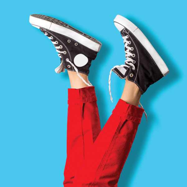 Προτάσεις για διακόσμησηΟ πίνακας σε καμβά FASC-124 ενδείκνυται για διάφορα στυλ διακόσμησης χάρη στο μοντέρνο και κομψό του ύφος. Οι συγχρονισμένες αποχρώσεις και η θεματολογία της μόδας, τον καθιστούν εξαιρετική επιλογή για χώρους με μίνιμαλ διακόσμηση, προσθέτοντας μια πινελιά κομψότητας και αισθητικής. Σε ένα κλασικό περιβάλλον, μπορεί να χρησιμοποιηθεί ως αντίστιξη για να προσδώσει μοντέρνα πολυπλοκότητα, ενώ σε ένα σύγχρονο ή βιομηχανικό σαλόνι, θα αναδείξει τη στιλιστική αρμονία του χώρου.Λίγα λόγια για τον πίνακαΟ συγκεκριμένος πίνακας σε καμβά έχει τις ρίζες του στη σύγχρονη τέχνη, εμπνευσμένος από τις τελευταίες τάσεις της μόδας. Η αποτύπωση του θέματος συγχωνεύει την καλλιτεχνική έκφραση με την εμπορική αισθητική, προσφέροντας μια ενδιαφέρουσα διερεύνηση της αντίληψης της ομορφιάς και της έκφρασης μέσω του ενδύματος και του στυλ. Οι λεπτές πινελιές και οι προσεγμένες υφές αναδεικνύουν την αισθητική και τον δυναμισμό του πίνακα, συνδυάζοντας την εκφραστικότητα με το σχεδιαστικό προσανατολισμό.Ο πίνακας δημιουργεί μια αίσθηση πολυτέλειας και καινοτομίας, ενώ συνδυάζει τη φινέτσα και το δυναμισμό του σύγχρονου κόσμου της μόδας. Χαρίζοντας αισθήματα ανανέωσης και έμπνευσης, τροφοδοτεί τη φαντασία του θεατή, αφήνοντάς τον να μεταφερθεί σε έναν κόσμο όπου η τέχνη και η μόδα συνυπάρχουν αρμονικά. Η κομψή του απεικόνιση προσφέρει μια θεματική που προκαλεί σκέψεις γύρω από την ταυτότητα και το προσωπικό στυλ.Ψηφιακή εκτύπωση σε καμβά. Ο καμβάς είναι υψηλής ποιότητας, ειδικός για ψηφιακή εκτύπωση που αναδεικνύει τα χρώματα. Είναι ιδανικός για διακόσμηση εσωτερικών χώρων. Παραλαμβάνετε τον πίνακα με την ψηφιακή εκτύπωση καμβά, τελαρωμένο σε τελάρο από ανθεκτικό ξύλο 2εκ, στη διάσταση που θέλετε.