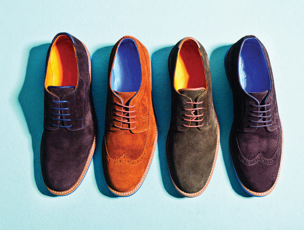 Προτάσεις για διακόσμησηΟ πίνακας FASC-158 προσδίδει μια κοσμοπολίτικη αίσθηση σε κάθε χώρο, συνδυάζοντας τη μόδα με την τέχνη. Η παρουσία ενός τέτοιου έργου μπορεί να προσδώσει ιδιαίτερο χαρακτήρα σε έναν μοντέρνο ή μινιμαλιστικό χώρο, λειτουργώντας ως κύριο στοιχείο που τραβάει το βλέμμα. Με τις σωστά επιλεγμένες αποχρώσεις, μπορεί να συνδυαστεί εξαιρετικά με μονόχρωμη επίπλωση, δίνοντας ζωντάνια και στυλ. Στον αντίποδα, σε έναν κλασικό χώρο, μπορεί να λειτουργήσει ως αναπάντεχη νότα σύγχρονης αισθητικής, δημιουργώντας μια γέφυρα ανάμεσα σε διαφορετικές εποχές τέχνης.Λίγα λόγια για τον πίνακαΤο έργο FASC-158 ανήκει στην υποκατηγορία της Μόδας και είναι αναπαράσταση που αγκαλιάζει τη δυναμική της σύγχρονης μόδας. Η προσοχή στη λεπτομέρεια και η ακρίβεια της ψηφιακής εκτύπωσης σε καμβά αναδεικνύουν τις γραμμές και τις υφές με εξαιρετική ακρίβεια. Η χρωματική παλέτα, με τολμηρές αντιθέσεις και αρμονικές συνθέσεις, δημιουργεί μια αίσθηση κίνησης και έκφρασης, προσκαλώντας τον θεατή σε έναν κόσμο δημιουργικότητας.Ο πίνακας σε καμβά FASC-158 δημιουργεί αίσθηση δυναμισμού και φινέτσας, αποπνέει μια αύρα νεανικότητας και μοντέρνου ύφους, διοχετεύοντας μια αίσθηση ενθουσιασμού και έμπνευσης στον θεατή. Η σύνδεση με τη θεματολογία της μόδας ίσως προκαλεί συναισθήματα φρεσκάδας και άμετρης δημιουργικής ελευθερίας, παρακινώντας τον θεατή να αναθεωρήσει τις δικές του ατομικές εκφράσεις μέσα από τη μόδα.Ψηφιακή εκτύπωση σε καμβά. Ο καμβάς είναι υψηλής ποιότητας, ειδικός για ψηφιακή εκτύπωση που αναδεικνύει τα χρώματα. Είναι ιδανικός για διακόσμηση εσωτερικών χώρων. Παραλαμβάνετε τον πίνακα με την ψηφιακή εκτύπωση καμβά, τελαρωμένο σε τελάρο από ανθεκτικό ξύλο 2εκ, στη διάσταση που θέλετε.