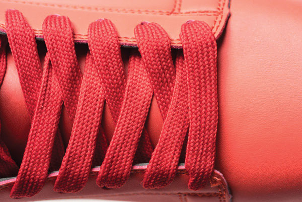 Προτάσεις για διακόσμησηΟ FASC-170 είναι ένας εκπληκτικός πίνακας σε καμβά που μπορεί να ενσωματωθεί σε διάφορα στυλ διακόσμησης, προσδίδοντας μοναδικότητα και κομψότητα στον χώρο. Σε ένα μοντέρνο ή μινιμαλιστικό διαμέρισμα, μπορεί να τοποθετηθεί πάνω από έναν καναπέ ή κονσόλα για να προσθέσει ένα ζωντανό στοιχείο μόδας και να συμπληρώσει την καθαρή γραμμικότητα του χώρου. Σε ένα κλασικό περιβάλλον, ο πίνακας θα αποτελέσει το επίκεντρο της διακόσμησης, αντιπροσωπεύοντας την κομψότητα και τον εκλεπτυσμό. Οι αποχρώσεις του και η αισθητική του επιτρέπουν την ανάμειξη με διάφορες χρωματικές παλέτες, καθιστώντας τον ιδανικό για κάθε εσωτερικό χώρο που απαιτεί μια πινελιά σύγχρονου στυλ.Λίγα λόγια για τον πίνακαΟ πίνακας FASC-170 χαρακτηριστκή επαγγελματική φωτογραφία που ανήκει στην subcategory μόδα και αιχμαλωτίζει το βλέμμα με τον δυναμισμό και την κομψότητά του. Η φωτογραφία επιλέγει την τεχνική του ασπρόμαυρου για την δημιουργία ενός διαχρονικού και κομψού ύφους, παραμένοντας κλασικός αλλά ταυτόχρονα μοντέρνος. Η έλλειψη χρώματος εστιάζει στην αντίθεση και τη λεπτομέρεια του θέματος, δημιουργώντας μια προκλητική και εννοιολογική γωνία. Το θέμα του πίνακα προσφέρει έναν διακριτικό αλλά εντυπωσιακό διάλογο με το θεατή, πολύ συχνά προκαλώντας τον στοχασμό πάνω στην έννοια της μόδας και του στυλ.Η φωτογραφία FASC-170 δημιουργεί μια αίσθηση εκλεπτυσμένης κομψότητας και διαχρονικής γοητείας. Η μινιμαλιστική προσέγγιση στον σχεδιασμό της ενισχύει τη σύνδεση με το θεατή, προσφέροντας μια εμπειρία που είναι τόσο οπτικά εντυπωσιακή όσο και συναισθηματικά καθηλωτική. Οι λεπτομέρειες στην υφή και τη σύνθεση του πίνακα καλούν το θεατή να εξερευνήσει ευρύτερα θέματα αισθητικής και αυτοέκφρασης, δημιουργώντας μια βαθιά αίσθηση αναστοχασμού και ενσυναισθητικής κατανόησης. Είναι ο ιδανικός καμβάς για να μεταφορτίσει τη διακόσμηση του δωματίου με μια έντονη αλλά διακριτική παρουσία.Ψηφιακή εκτύπωση σε καμβά. Ο καμβάς είναι υψηλής ποιότητας, ειδικός για ψηφιακή εκτύπωση που αναδεικνύει τα χρώματα. Είναι ιδανικός για διακόσμηση εσωτερικών χώρων. Παραλαμβάνετε τον πίνακα με την ψηφιακή εκτύπωση καμβά, τελαρωμένο σε τελάρο από ανθεκτικό ξύλο 2εκ, στη διάσταση που θέλετε.