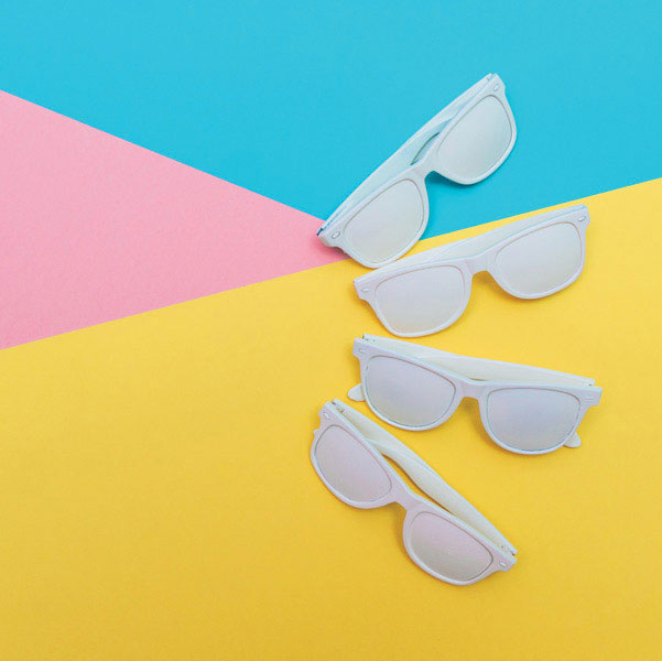 Προτάσεις για διακόσμησηΟ πίνακας σε καμβά FASC-197 είναι ιδανικός για να προσδώσει μια κομψή και μοντέρνα πινελιά σε κάθε χώρο. Ο τολμηρός συνδυασμός των χρωμάτων και το μοντέρνο θέμα του τον καθιστούν εξαιρετική προσθήκη σε μοντέρνους και μινιμαλιστικούς χώρους. Η διακριτική του πολυτέλεια τον εντάσσει άψογα σε κλασικές και σοφιστικέ διακοσμήσεις, προσδίδοντας μια μοντέρνα νότα. Για ένα πιο εκλεπτυσμένο αποτέλεσμα, τοποθετήστε τον σε καθιστικά ή υπνοδωμάτια με σκοπό να αναδείξετε το ξεχωριστό του στυλ.Λίγα λόγια για τον πίνακαΑυτός ο πίνακας, με έντονα στοιχεία μόδας, αποτελεί έναν ύμνο στη δυναμική της σύγχρονης τέχνης. Ο καλλιτέχνης χρησιμοποιεί κομψές γραμμές και σύγχρονες αποχρώσεις για να δώσει έμφαση στην εφήμερη φύση της μόδας. Οι αποχρώσεις του μαύρου και του χρυσού συνεργάζονται άψογα για να δημιουργήσουν μια αρμονική σύνθεση που συνδέει παλαιά με το νέο. Κάθε λεπτομέρεια αποτελεί έναν καλλιτεχνικό διάλογο που προσκαλεί τον θεατή να εμπλακεί προσωπικά με το έργο.Η αφήγηση που περικλείει το FASC-197 κάνει τον θεατή να αισθάνεται μια σύνδεση με την αέναη αναζήτηση του κάλλους και της κομψότητας. Προκαλεί συναισθήματα νοσταλγίας και ανανέωσης, συνδέοντας τη μόδα με το χρόνο. Ο πίνακας αποπνέει μια αίσθηση μοντέρνας κίνησης και εξέλιξης, με αποτέλεσμα να δημιουργεί μια πόρτα στο παρελθόν και το μέλλον της μόδας. Προσκαλεί τον θεατή να εξερευνήσει τα προσωπικά του συναισθήματα και να βρει έναν καθρέφτη της δικής του εσωτερικής ομορφιάς και εκφραστικότητας.Ψηφιακή εκτύπωση σε καμβά. Ο καμβάς είναι υψηλής ποιότητας, ειδικός για ψηφιακή εκτύπωση που αναδεικνύει τα χρώματα. Είναι ιδανικός για διακόσμηση εσωτερικών χώρων. Παραλαμβάνετε τον πίνακα με την ψηφιακή εκτύπωση καμβά, τελαρωμένο σε τελάρο από ανθεκτικό ξύλο 2εκ, στη διάσταση που θέλετε.