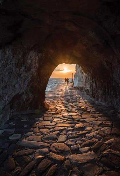 ADM-015 Ψηφιακή εκτύπωση σε καμβά. Ο καμβάς είναι υψηλής ποιότητας, ειδικός για ψηφιακή εκτύπωση που αναδεικνύει τα χρώματα. Είναι ιδανικός για διακόσμηση εσωτερικών χώρων.Παραλαμβάνετε τον πίνακα με την ψηφιακή εκτύπωση καμβά, τελαρωμένο σε τελάρο από ανθεκτικό ξύλο, στη διάσταση που θέλετε.