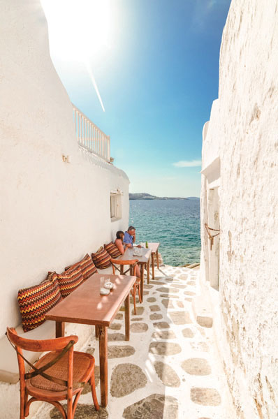 ADM-033 Ψηφιακή εκτύπωση σε καμβά. Ο καμβάς είναι υψηλής ποιότητας, ειδικός για ψηφιακή εκτύπωση που αναδεικνύει τα χρώματα. Είναι ιδανικός για διακόσμηση εσωτερικών χώρων.Παραλαμβάνετε τον πίνακα με την ψηφιακή εκτύπωση καμβά, τελαρωμένο σε τελάρο από ανθεκτικό ξύλο, στη διάσταση που θέλετε.