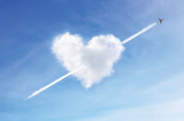 Προτάσεις για διακόσμησηΟ πίνακας σε καμβά LOV-082 μπορεί να ενσωματωθεί σε ποικίλα στυλ διακόσμησης, προσφέροντας μια γλωσσική αναφορά στην αγάπη που ταιριάζει μοναδικά σε κάθε χώρο. Σε έναν κλασικό χώρο, οι αποχρώσεις του πίνακα μπορούν να αναδείξουν τα κομψά στοιχεία του, ενώ σε έναν μοντέρνο ή μινιμαλιστικό χώρο, η καθαρή και απέριττη αισθητική της εικόνας προσθέτει μια αίσθηση ηρεμίας και ενδοσκόπησης. Το συναισθηματικό του βάθος και η ευαισθησία του μπορούν να φωτίσουν ένα υπνοδωμάτιο, ένα σαλόνι ή ακόμα και έναν επαγγελματικό χώρο υποδοχής, προσδίδοντας μια ιδανική ζεστή πινελιά.Λίγα λόγια για τον πίνακαΑυτός ο πίνακας σε καμβά είναι μια φωτογραφική απεικόνιση που φέρει μια ζεστή και συναισθηματική απεικόνιση της λέξης Αγάπη. Χρησιμοποιώντας απαλές και φυσικές αποχρώσεις, η σύνθεση ενσωματώνει υφές και τόνους που δημιουργούν μια ατμόσφαιρα ηρεμίας και εσωτερικής γαλήνης. Η καθαρότητα των μορφών και η ακρίβεια στη λεπτομέρεια συμβάλλουν στη συνοχή και στην αρμονία του έργου, τονίζοντας την αισθητική του αξία.Το καλλιτεχνικό στυλ και η ακρίβεια της τεχνικής στην ψηφιακή εκτύπωση του καμβά κάνουν αυτό το έργο να εκπέμπει μια βαθιά συναισθηματική απήχηση. Η αίσθηση που δημιουργείται είναι αυτή της ζεστής και γλυκιάς νοσταλγίας, μια πρόσκληση να αναλογιστούμε τη δύναμη της αγάπης στην καθημερινότητά μας. Η σύνθεση προκαλεί τη θετική σκέψη και την ενδοσκόπηση, δημιουργώντας έναν χώρο που προσκαλεί την αγάπη και την κατανόηση.Ψηφιακή εκτύπωση σε καμβά. Ο καμβάς είναι υψηλής ποιότητας, ειδικός για ψηφιακή εκτύπωση που αναδεικνύει τα χρώματα. Είναι ιδανικός για διακόσμηση εσωτερικών χώρων. Παραλαμβάνετε τον πίνακα με την ψηφιακή εκτύπωση καμβά, τελαρωμένο σε τελάρο από ανθεκτικό ξύλο 2εκ, στη διάσταση που θέλετε.