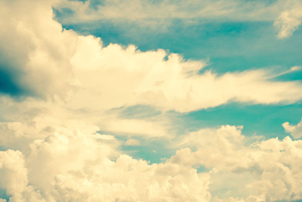 Προτάσεις για διακόσμησηΟ πίνακας σε καμβά PAIC-234 αποτελεί μια κομψή προσθήκη για κάθε εσωτερικό χώρο, αναδεικνύοντας το περιβάλλον με τη διακριτική του αισθητική. Στο κλασικό στυλ, μπορεί να λειτουργήσει ως κεντρικό κομμάτι στο σαλόνι ή την τραπεζαρία, προσδίδοντας έναν τόνο διαχρονικής κομψότητας. Σε μοντέρνα ή μινιμαλιστικά περιβάλλοντα, ο πίνακας αυτός με τις ήπιες αποχρώσεις του δημιουργεί μια ευχάριστη αντίθεση και αναδεικνύει την απλότητα του χώρου. Ο πίνακας είναι επίσης ιδανικός για χώρους γραφείων, προβάλλοντας επαγγελματισμό και ηρεμία.Λίγα λόγια για τον πίνακαΟ PAIC-234 είναι ένα εξαιρετικό παράδειγμα ζωγραφικής τέχνης που ενσωματώνει τεχνικές εξπρεσιονιστικών στοιχείων. Η ιδιοφυής χρήση του φωτός και της σκιάς δημιουργεί μια έντονη συναισθηματική φόρτιση, ενώ οι απαλές πινελιές και οι μοναδικές υφές ενισχύουν την επιβλητική αίσθηση της σύνθεσης. Η χρωματική του παλέτα κινείται σε γήινους τόνους με αναλαμπές φωτεινού πράσινου, εκφράζοντας την αναγέννηση της φύσης. Συμβολισμός: Η χρήση του φωτός εδώ συμβολίζει την ελπίδα, ενώ τα σκιερά τμήματα αποκαλύπτουν την πάλη ανάμεσα στις προκλήσεις και την ελπίδα.Ο PAIC-234 δημιουργεί αίσθηση ηρεμίας και γαλήνης στον θεατή, ενώ ταυτόχρονα αναδεικνύει την ομορφιά της καθημερινότητας. Το έργο προσφέρει την ευκαιρία για αναστοχασμό σχετικά με τις σχέσεις του ατόμου με τη φύση και τον εαυτό του, μεταφέροντας μια βαθιά αίσθηση εσωτερικής ειρήνης. Ο παρατηρητής αισθάνεται την πρόκληση να βρει την ισορροπία μεταξύ του εξωτερικού κόσμου και του εσωτερικού συναισθηματικού τοπίου.Ψηφιακή εκτύπωση σε καμβά. Ο καμβάς είναι υψηλής ποιότητας, ειδικός για ψηφιακή εκτύπωση που αναδεικνύει τα χρώματα. Είναι ιδανικός για διακόσμηση εσωτερικών χώρων. Παραλαμβάνετε τον πίνακα με την ψηφιακή εκτύπωση καμβά, τελαρωμένο σε τελάρο από ανθεκτικό ξύλο 2εκ, στη διάσταση που θέλετε.