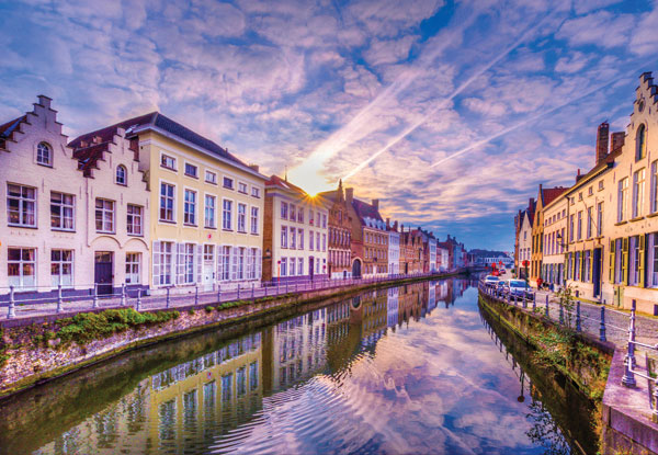 Προτάσεις για διακόσμησηΟ πίνακας σε καμβά TOPC-133 αντανακλά την ομορφιά και τη γαλήνη των τοπίων, καθιστώντας τον ιδανικό για διαφορετικά στυλ διακόσμησης. Σε έναν κλασικό χώρο, μπορεί να αποτελέσει το κεντρικό κομμάτι που συνδυάζει κομψότητα με φυσική ομορφιά. Σε ένα μοντέρνο περιβάλλον, οι φυσικές αποχρώσεις και το θέμα του τοπίου προσδίδουν ζωντάνια και φυσικότητα, ενώ αναδύουν μια αίσθηση ισορροπίας. Στο μινιμαλιστικό ύφος, η απλότητα του τοπίου συνάδει με την καθαρότητα των γραμμών και το λιτό design, προσφέροντας μια ήρεμη αύρα στον χώρο.Λίγα λόγια για τον πίνακαΟ συγκεκριμένος πίνακας σε καμβά φωτογραφίας, προσφέρει μια μοναδική αίσθηση αυθεντικότητας και ζωντάνιας. Καταγράφει το θέμα του, το οποίο κυριαρχεί από ένα πράσινο τοπίο που εκτείνεται μέχρι τον ορίζοντα. Η ισορροπημένη χρήση του φωτός αναδεικνύει κάθε λεπτομέρεια της φωτογραφίας, δημιουργώντας έτσι μια αρμονική σύνθεση που καθιστά το έργο ελκυστικό και εντυπωσιακό. Οι αποχρώσεις του πράσινου και του μπλε χρησιμοποιούνται με τρόπο που καλλιεργεί μια αισθητική μοναδικότητα, ενώ οι φυσικές υφές προσδίδουν μια ιδιαίτερη αισθητική ποιότητα στο έργο.Με την πρώτη ματιά, ο πίνακας δημιουργεί μια αίσθηση ηρεμίας και αρμονίας, αποπνέοντας τη γαλήνη της φύσης. Η φωτογραφία προσφέρει μια καθηλωτική εμπειρία στον θεατή, επιτρέποντάς του να φύγει από την καθημερινότητα και να χαθεί στο μεγαλείο του τοπίου. Αυτή η σύνδεση με τη φύση μεταφέρει μια βαθιά αίσθηση ανανέωσης και ανακούφισης, κάνοντας τον πίνακα μια ανεκτίμητη προσθήκη σε κάθε χώρο.Ψηφιακή εκτύπωση σε καμβά. Ο καμβάς είναι υψηλής ποιότητας, ειδικός για ψηφιακή εκτύπωση που αναδεικνύει τα χρώματα. Είναι ιδανικός για διακόσμηση εσωτερικών χώρων. Παραλαμβάνετε τον πίνακα με την ψηφιακή εκτύπωση καμβά, τελαρωμένο σε τελάρο από ανθεκτικό ξύλο 2εκ, στη διάσταση που θέλετε.