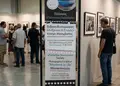 Banner σε ζωντανά χρώματα για εξωτερική χρήση, τυπωμένο σε μουσαμά, με ευδιάκριτα γραφικά και περιμετρικές κρίκους.