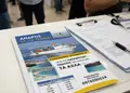 Flyer για προώθηση προϊόντων με ζωντανά χρώματα και επαγγελματική διάταξη, ιδανικό για εκπτώσεις και εκδηλώσεις.