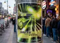 Flyer προώθησης με ζωντανά χρώματα και μοναδικά γραφικά, κατάλληλος για εκδηλώσεις και προσφορές.