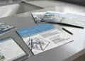 Flyer προώθησης με ζωντανά χρώματα και ελκυστικό σχεδιασμό, ιδανικός για εκπτώσεις και νέες υπηρεσίες.