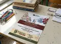 Flyer με ζωντανά χρώματα και οργανωμένο σχέδιο, ιδανικό για προωθήσεις και ενημερώσεις.