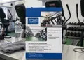 Flyer για εκτυπώσεις εντύπων με φωτεινό μπλε και πράσινο φόντο, μοντέρνα διάταξη και ευανάγνωστη γραμματοσειρά.