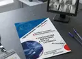 Flyer προώθησης με έντονα χρώματα και κομψό σχέδιο, κατάλληλο για εκπτώσεις και υπηρεσίες επιχείρησης.
