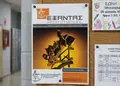 Flyer σε έντονα χρώματα για διαφημίσεις, με καθαρά κείμενα και οπτικά στοιχεία προώθησης.