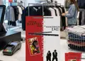 Flyer με ζωντανά κίτρινα και μπλε χρώματα, καθαρές γραμματοσειρές και στρατηγικά τοποθετημένες εικόνες για προώθηση υπηρεσιών.