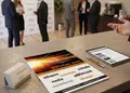 Flyer εκτύπωσης με ζωντανά χρώματα και καθαρή διάταξη, ιδανικό για προσφορές και εκδηλώσεις.