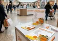 Flyer προώθησης με ζωντανά χρώματα και μοντέρνες γραμματοσειρές, ιδανικό για εκπτώσεις και υπηρεσίες.