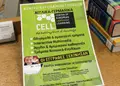 Flyer επιχείρησης με μπλε και πορτοκαλί αποχρώσεις, οργανωμένη διάταξη και μοντέρνες γραμματοσειρές για προώθηση προσφορών.