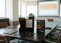 Επαγγελματικός φάκελος παρουσίασης με ζωντανά χρώματα και λογότυπο