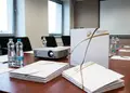 Εταιρικό folder εγγράφων με κολλητή τσέπη και θήκη επαγγελματικής κάρτας, ιδανικό για επαγγελματικές παρουσιάσεις.