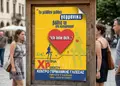 Αφίσα με ζωντανά χρώματα και μοντέρνα γραμματοσειρά, ιδανική για διαφήμιση εκδηλώσεων και προϊόντων.