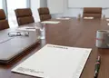 Επιστολόχαρτο με γήινα χρώματα, λογότυπο στην επάνω γωνία και ευανάγνωστα στοιχεία επικοινωνίας.