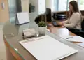 Επιστολόχαρτο με λογότυπο επιχείρησης σε μπλε και γκρι αποχρώσεις, ιδανικό για επαγγελματική αλληλογραφία.