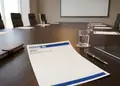Επιστολόχαρτο με κομψό σχέδιο, λογότυπο και στοιχεία επικοινωνίας, σε ήπιες αποχρώσεις για επαγγελματική χρήση.