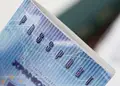 Καρτέλα διδάκτρων με απαλά μπλε και πράσινα χρώματα, σύγχρονη διάταξη, γραφικά στοιχεία και χώρο για λογότυπο.