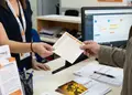 Καρτέλα διδάκτρων για φροντιστήριο με μπλε και πράσινους τόνους, μοντέρνος σχεδιασμός και καθαρή διάταξη.