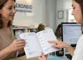 Καρτέλα διδάκτρων με μοντέρνο σχέδιο σε μπλε και πράσινο, ιδανική για φροντιστήρια.