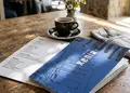 Κατάλογος café με μοντέρνο σχεδιασμό, ζωντανά χρώματα και φωτογραφίες πιάτων, ιδανικός για καφετέριες.