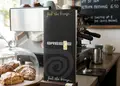 Κατάλογος café με έντονα χρώματα και μοναδικά σχέδια, κατάλληλος για την παρουσίαση πιάτων και ροφημάτων.