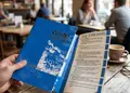 Κατάλογος café με ζωντανά χρώματα και κομψό σχέδιο, εκτύπωση σε ανθεκτικό χαρτί, προσαρμόσιμος με λογότυπο.