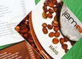 Κατάλογος café με ζεστές αποχρώσεις καφέ και πράσινου, ευανάγνωστες γραμματοσειρές και προσαρμοσμένο λογότυπο.