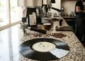 Κατάλογος café με εκλεπτυσμένο σχέδιο, πολύχρωμα γραφικά και προσαρμοσμένο λογότυπο, ιδανικός για καφετέριες.
