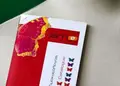Κατάλογος café με απαλές και ζωντανές αποχρώσεις, ευανάγνωστη διάταξη και γραφικές λεπτομέρειες.