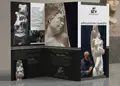 Πολύπτυχη μπροσούρα με μοντέρνο σχέδιο και ζωηρά χρώματα σε πολιτιστικό χώρο